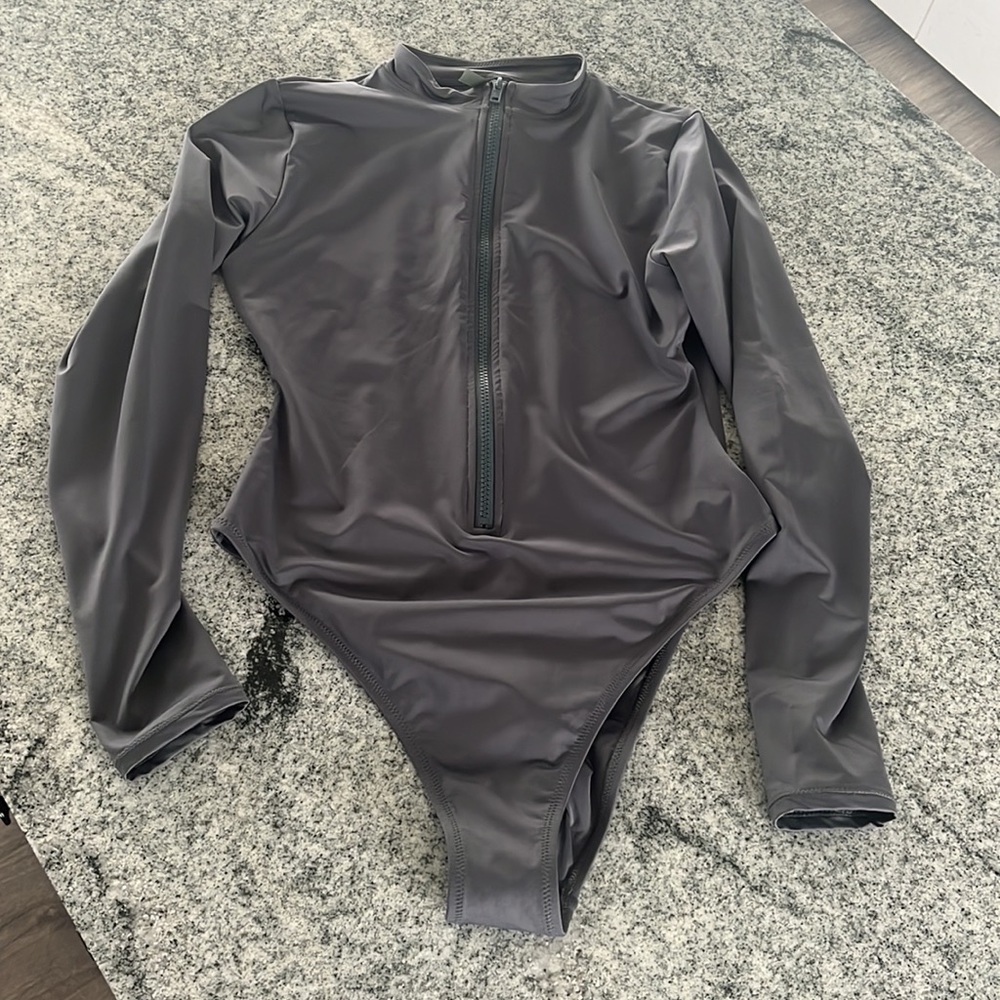SKIMS SWIM LONG SLEEVE ZIP FRONT SUIT (NWT) - Picture 5 of 6